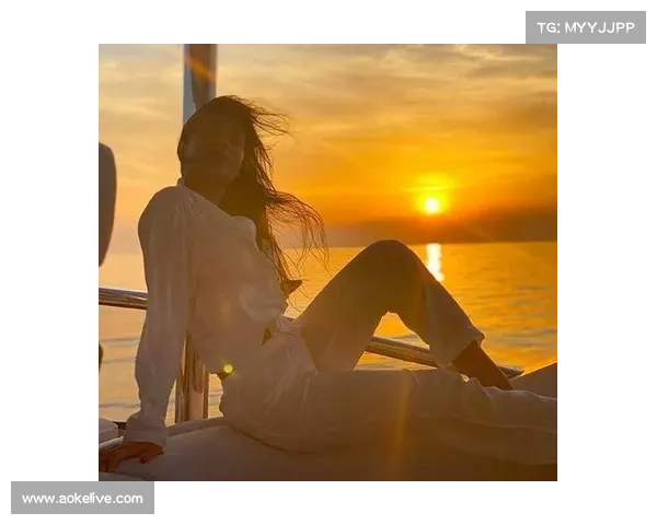 C罗未婚妻亮相白宫,时尚选择受关注 C罗未婚妻亮相白宫,时尚选择受关注